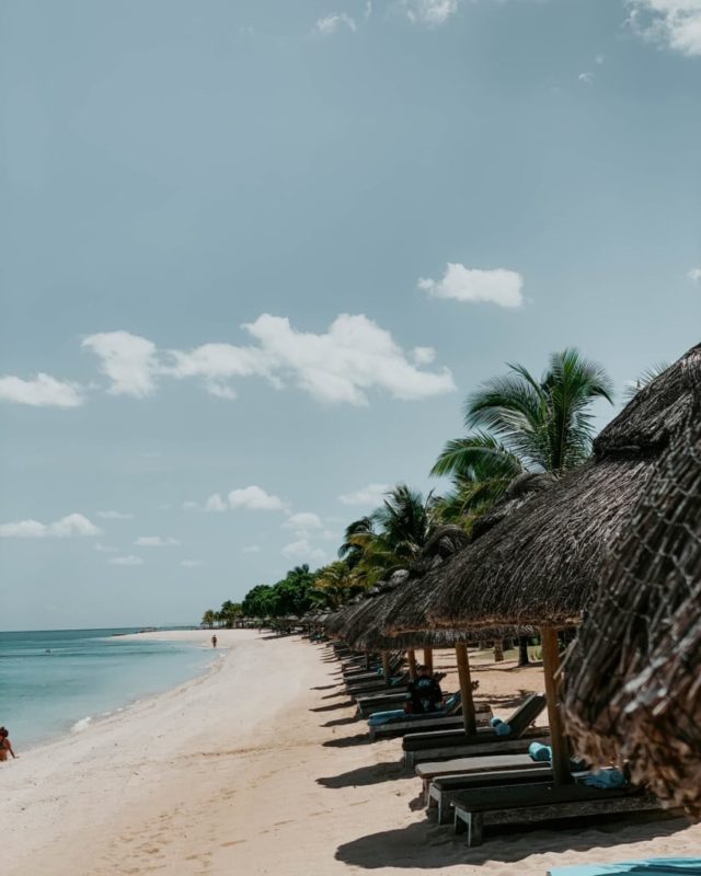 picture of one of the many beaches in Port Louis