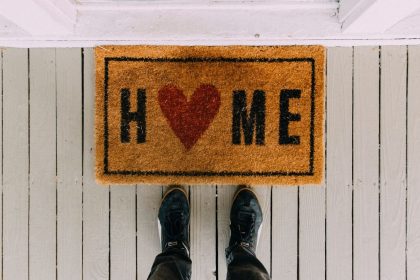 Picture of a door mat that says home.