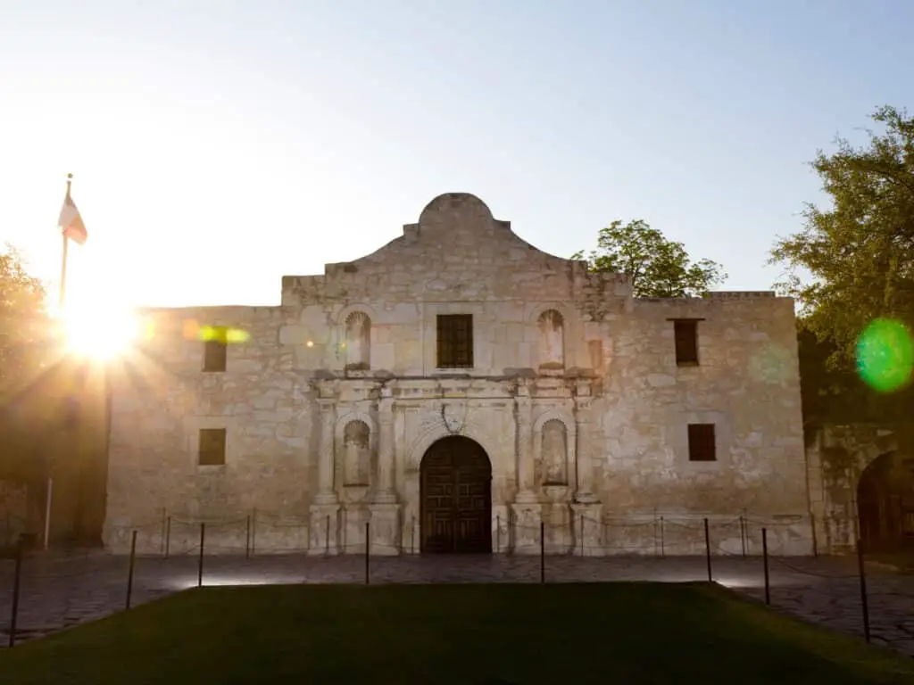 Instagram caption about Texas photo of the Alamo in Texas. 